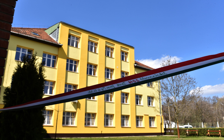 Átadták a felújított Mezgázt