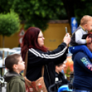 Éneklés a TV torony kilencedik emeletének teraszáról