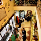 Táblaavató a Békebeli Cukrászdában