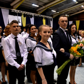 Kereskedelmi szalagavató 