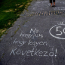 Demonstráció az éjszakai autóversenyzés ellen