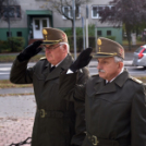 Gyertyagyújtás az emlékműnél