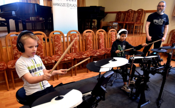 Interaktív hangszerbemutató