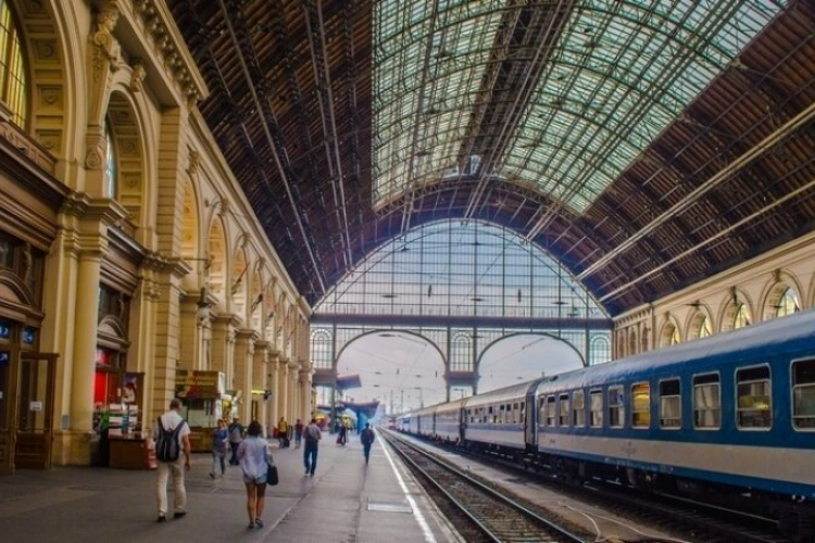 Korlátozásokkal indult meg a forgalom a Nyugati pályaudvaron