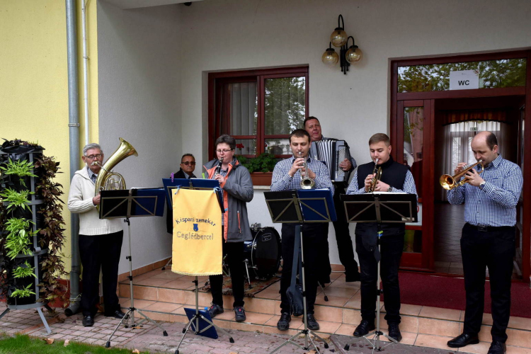 Anyák napi virágvásár és Anyám tyúkja főzőverseny