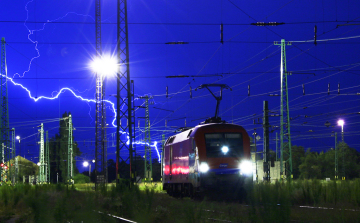 leszakadt a vasúti felsővezeték Ceglédnél