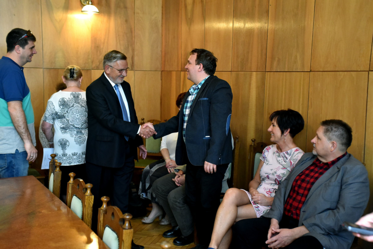 Átvette megbízólevelét Földi László