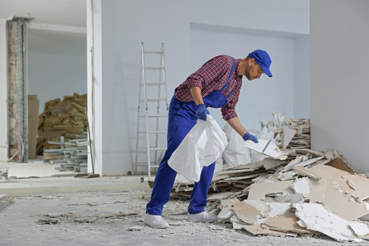 Vegyes konténer rendelés lépésről lépésre – amit felújítás előtt valóban érdemes átgondolni
