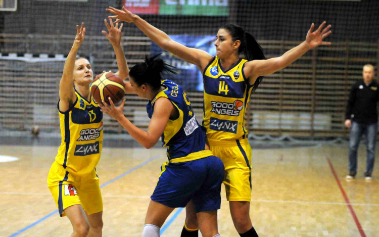 Angyalok vitték a meccset Cegléden