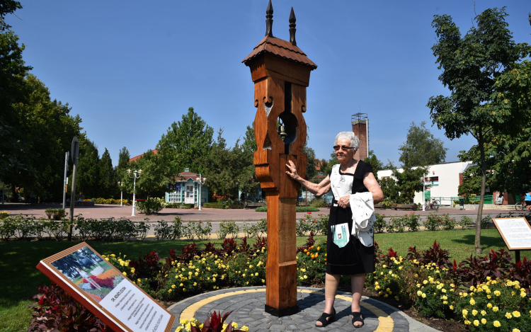 Virágharang szól Csemőben