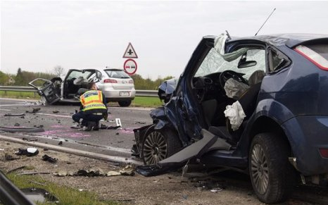 Frontális karambol a 4-esen