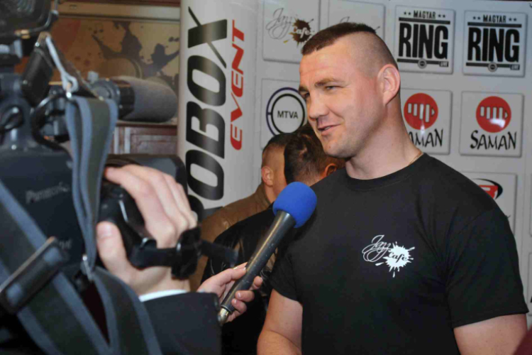 BOXGÁLA mérlegelés a Jazz Cafe-ban