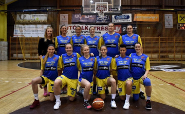 Tovább menetelnek a ceglédi lányok