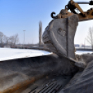 Bedarálják a lelátót