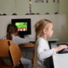 Közös éneklés és játékos foglalkozások