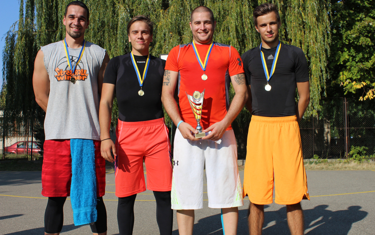 Címvédők a Sivatagi rohamcsigák