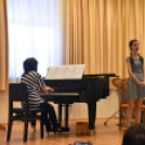 Hangszerbemutató és hangszersimogató a zenesuliban