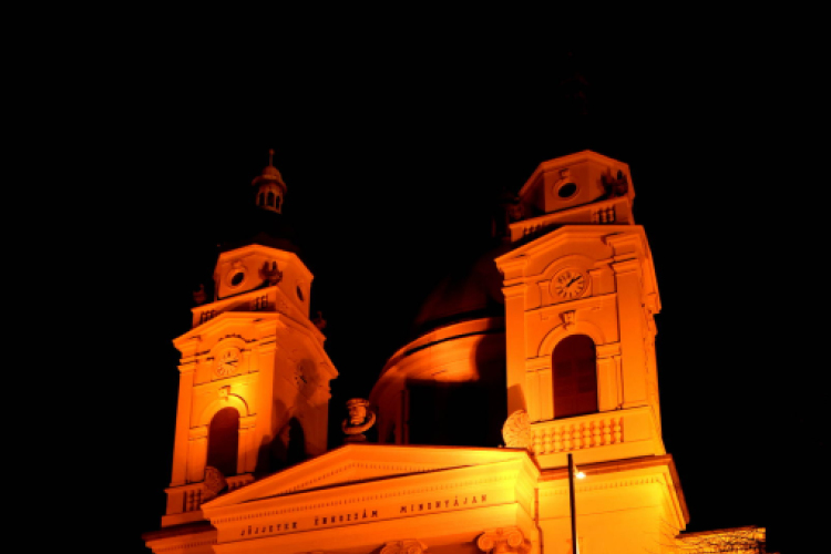 Megnyitott a jégpálya