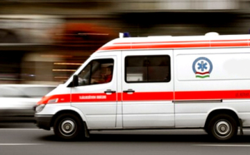 Árokba csúszott egy autó Abonynál