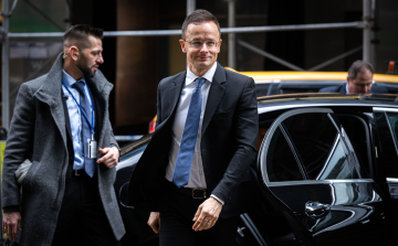 Velkey György László: Szijjártó Péter kétmilliárd forintért bérelt magánrepülőgépeket tavaly