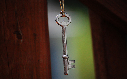 Lopott kulccsal loptak