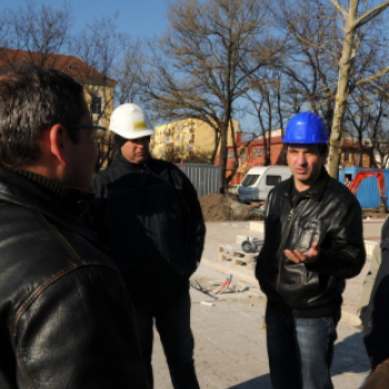 Városi Strandfürdő - járólapok építése