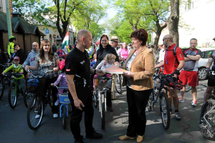 650 perc sport - biciklis felvonulás