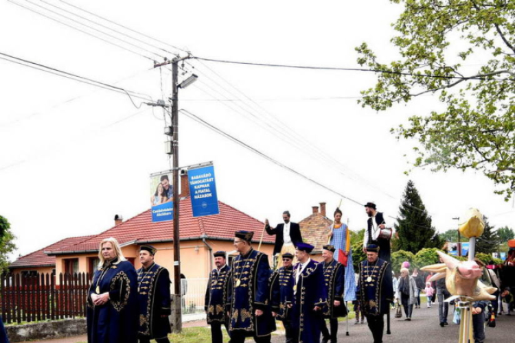 Anyák napi virágvásár és Anyám tyúkja főzőverseny