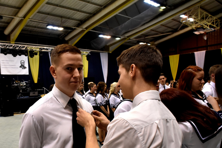 Kereskedelmi szalagavató 