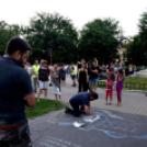 Demonstráció az éjszakai autóversenyzés ellen