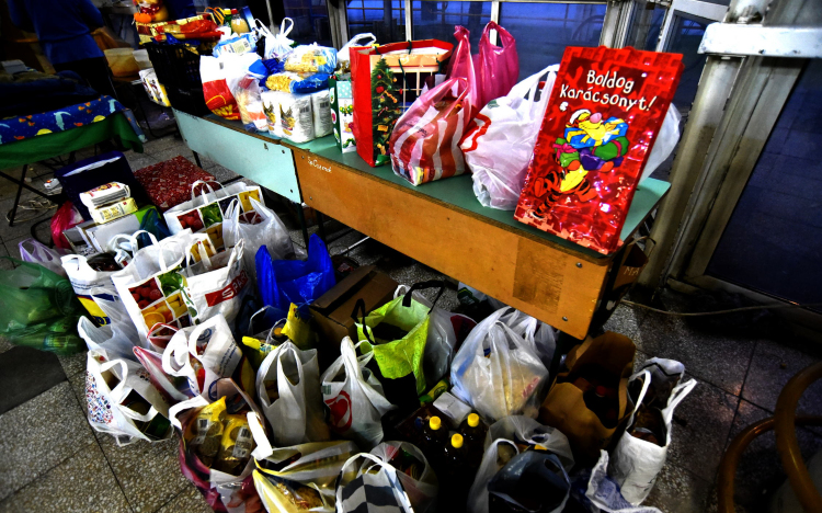 Csaknem 1 tonna élelmiszer gyűlt össze a Sporiban