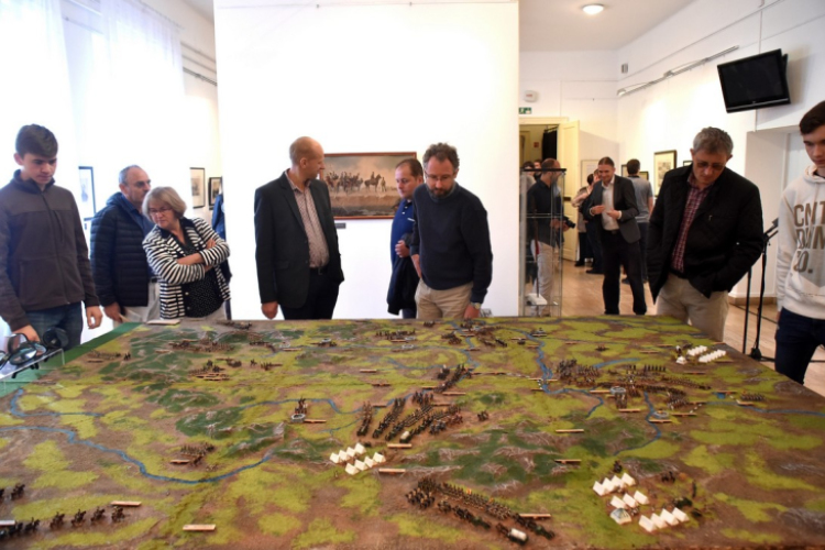 Csudáknak éve - kiállítás a Ceglédi Galériában