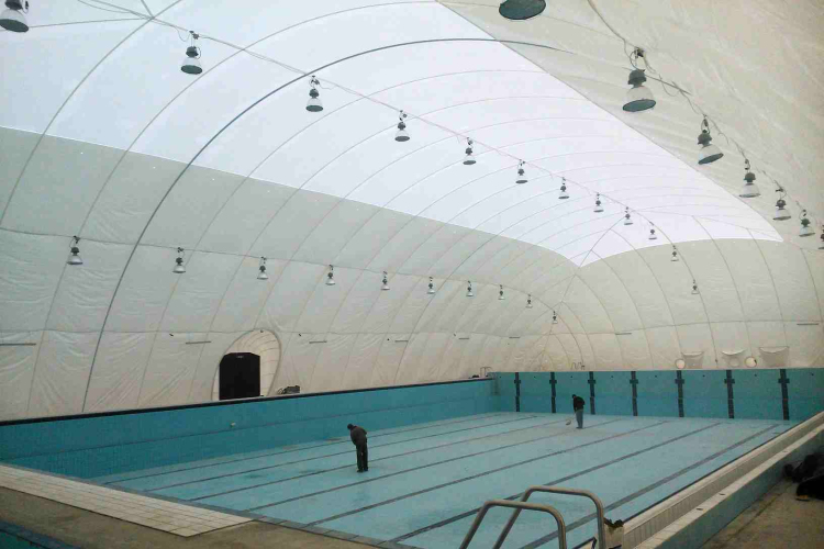 Városi Strandfürdő – Medencesöprés