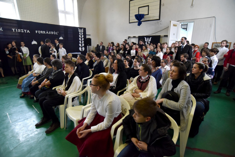 Tiszán innen Dunán túl országos népdaléneklési verseny