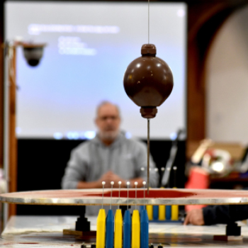 Újra lengett a Foucault-inga