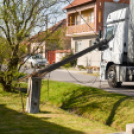 Villanyoszlopokat döntött ki egy kamionos Cegléden