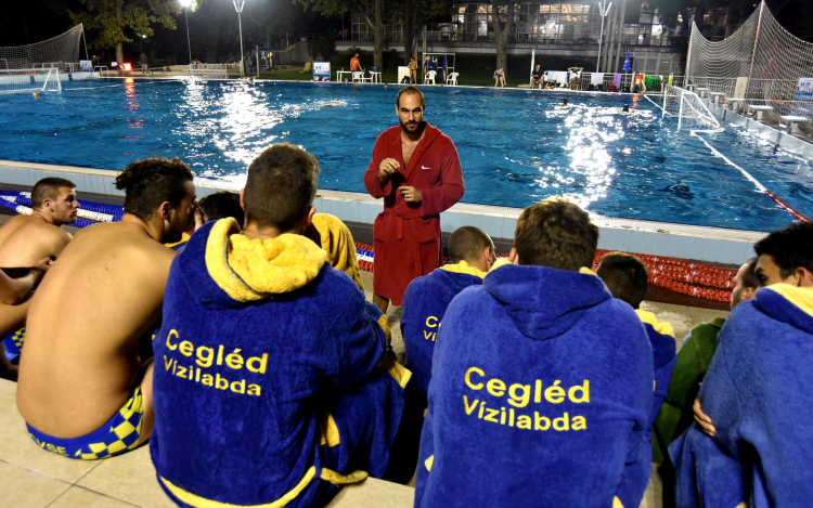 Felkavarodott az állóvíz a medencékben