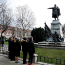 Virággal emlékeztek Kossuth Lajosra