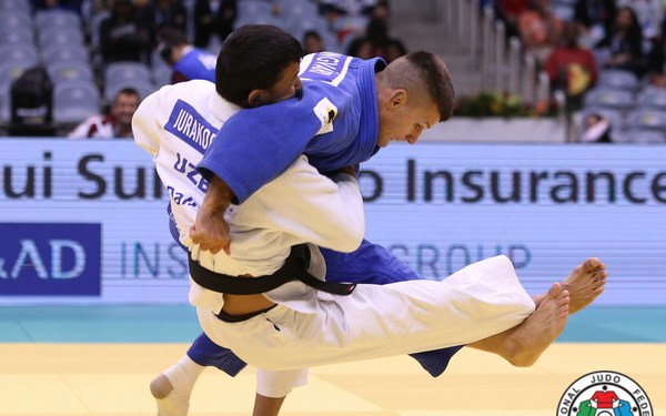 Tizenhatig jutottunk