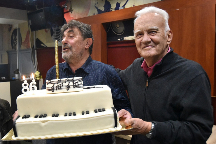 Isten éltesse Patyó!