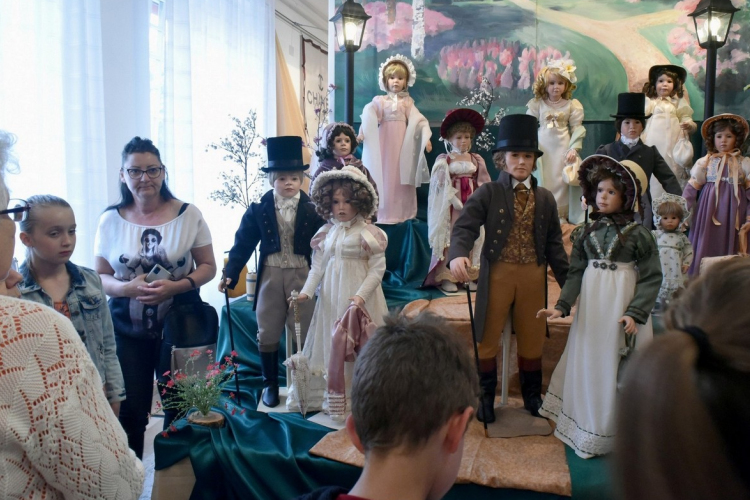 Porcelánbaba kiállítás