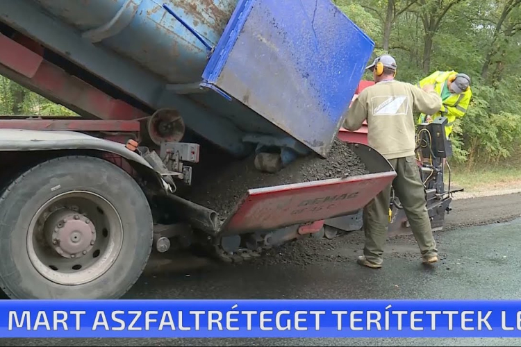 Mart aszfaltréteget terítettek le