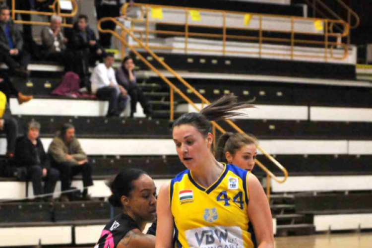 CEGLÉDI EKK–PINKK PÉCSI 424 64–75 