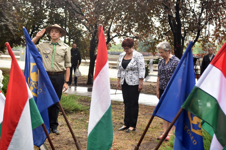 A bombatámadás áldozataira emlékeztek