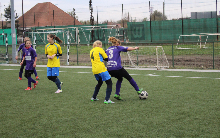 A ceglédi lányok is rúgták a bőrt a hétvégén