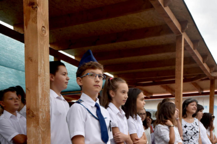 Iskolakezdés a Táncsicsban