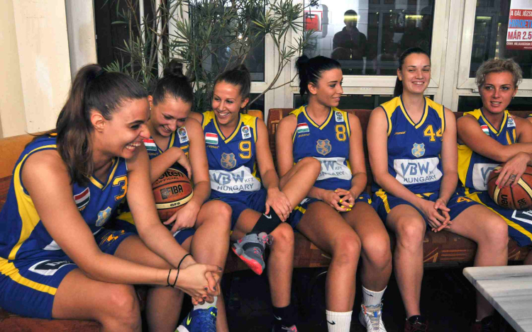 Cegléden kezdenek a kosaras lányok