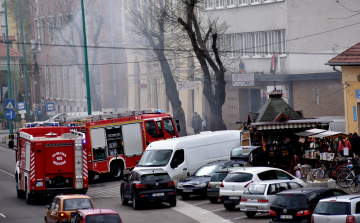 Lángolt egy kisbusz Cegléden