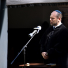 Gyászistentisztelet a temetőben