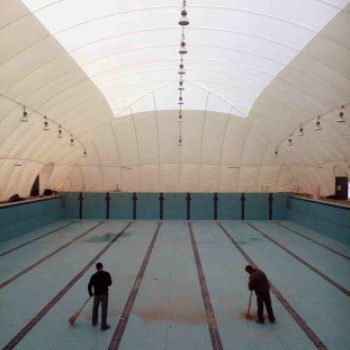 Városi Strandfürdő – Medencesöprés